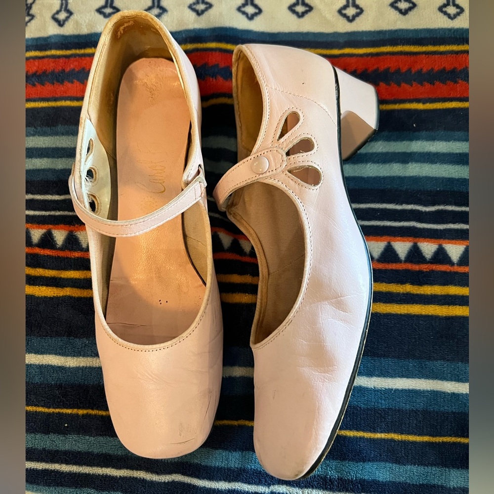 RARE vintage 1970’s Genuine leather Carol Brent pastel pink Mary Jane shoes.